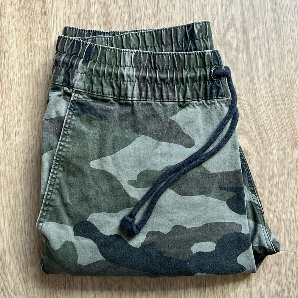 Men’s H&M Camo Scrunch Joggers, Size 32